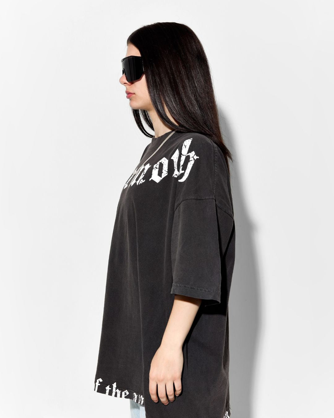 Mammoth Mug t-shirt in shirt - Vintage Black - side view